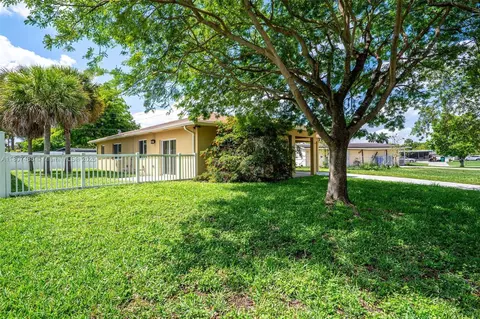 1402 E River Dr, Margate, FL 33063 photo 3