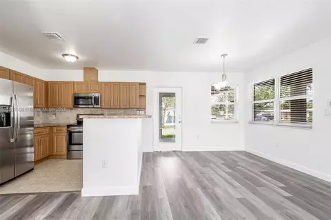 1402 E River Dr, Margate, FL 33063 photo 11