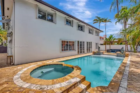 Exterior - 8360 NW 159th Ter, Miami Lakes, FL 33016 photo 3 of 9