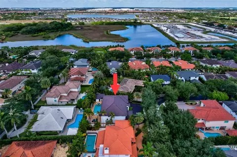 View/Area - 8360 NW 159th Ter, Miami Lakes, FL 33016 photo 3 of 7