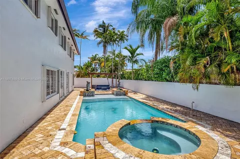 Exterior - 8360 NW 159th Ter, Miami Lakes, FL 33016 photo 2 of 9