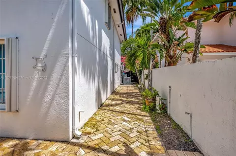 Exterior - 8360 NW 159th Ter, Miami Lakes, FL 33016 photo 9 of 9