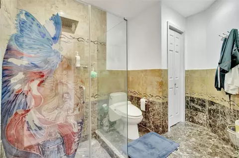 Bath - 8360 NW 159th Ter, Miami Lakes, FL 33016 photo 1 of 7
