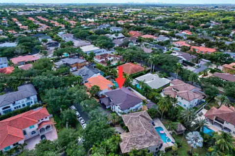 View/Area - 8360 NW 159th Ter, Miami Lakes, FL 33016 photo 2 of 7