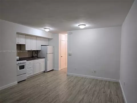 1140 71st St #3, Miami Beach, FL 33141