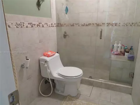Bath - 10017 W Okeechobee Rd #202, Hialeah Gardens, FL 33016 photo 2 of 2