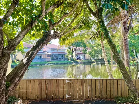711 E Coco Plum Cir #5, Plantation, FL 33324