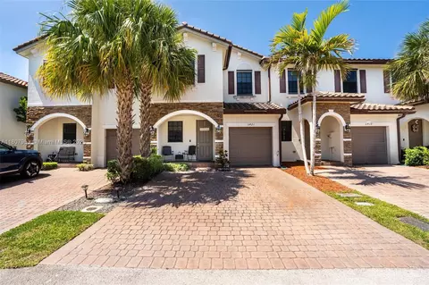 5421 NW 27th St, Margate, FL 33063
