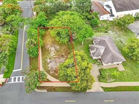 118 SW 8th Ct, Deerfield Beach, FL 33441