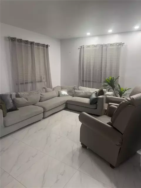 650 E 55th St, Hialeah, FL 33013 photo 5