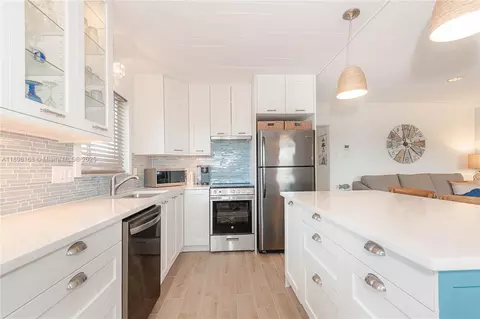 1050 SW 11th St #20L, Hallandale Beach, FL 33009
