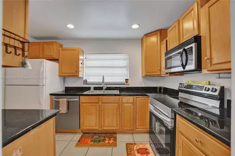 1551 NW 92nd Ave #185, Pembroke Pines, FL 33024