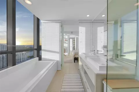 650 NE 32nd St #3708, Miami, FL 33137 photo 18