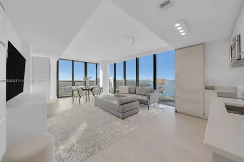 650 NE 32nd St #3708, Miami, FL 33137 photo 2