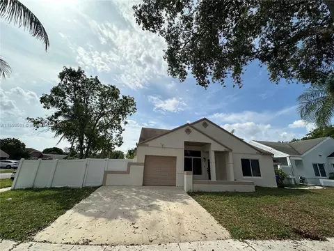 8600 SW 12th St, Pembroke Pines, FL 33025