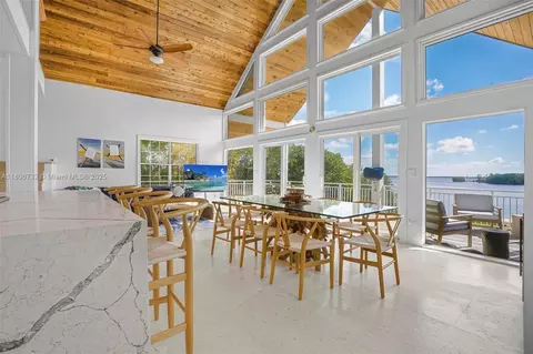 41 Mutiny Pl, Key Largo, FL 33037
