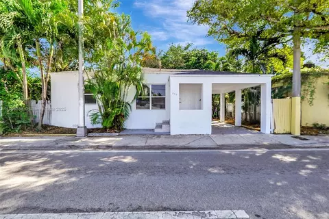 812 NW 103rd St, Miami, FL 33150
