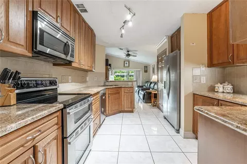 430 NW 107th Ave, Pembroke Pines, FL 33026