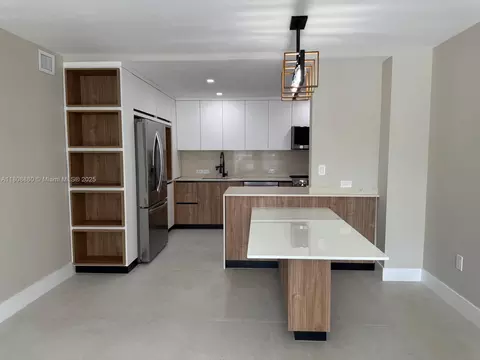 6801 Indian Creek Dr #207, Miami Beach, FL 33141
