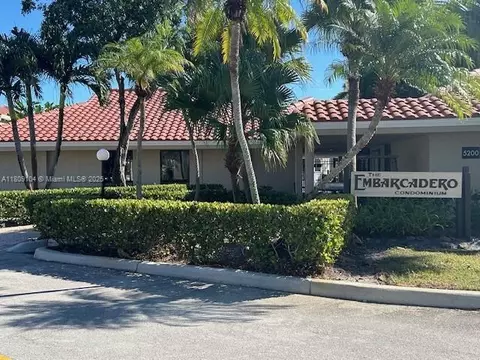 5326 NE 6th Ave #E23, Oakland Park, FL 33334