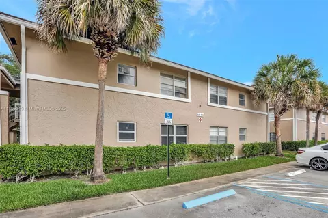 826 Twin Lakes Dr #18-D, Coral Springs, FL 33071