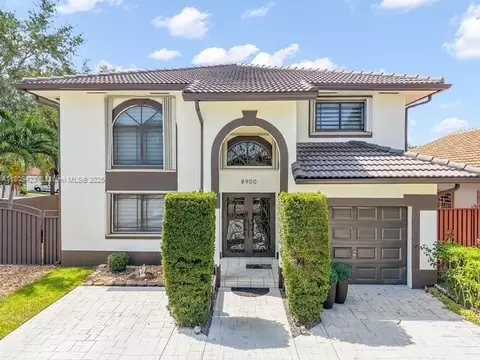 8900 NW 153rd Ter, Miami Lakes, FL 33018
