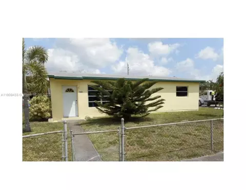 7821 NW 30 St, Hollywood, FL 33024