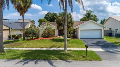 7374 NW 48th St, Lauderhill, FL 33319
