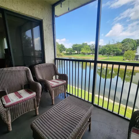 5542 Courtyard Dr #5542, Margate, FL 33063