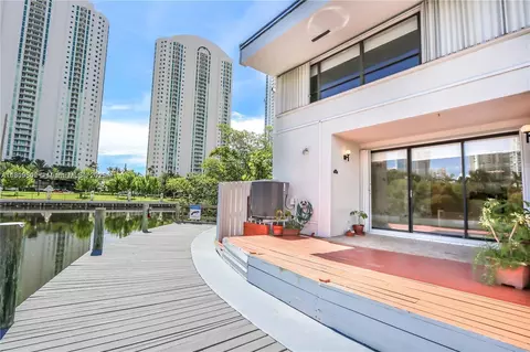 Undisclosed, Sunny Isles Beach, FL 33160