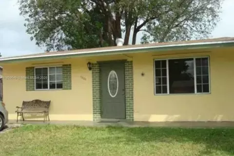 7023 SW 20th St, North Lauderdale, FL 33068