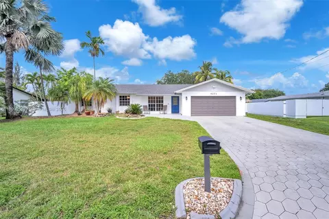 4271 SW 67th Ter, Davie, FL 33314