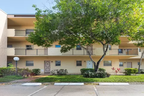 301 Cambridge Rd #203, Hollywood, FL 33024