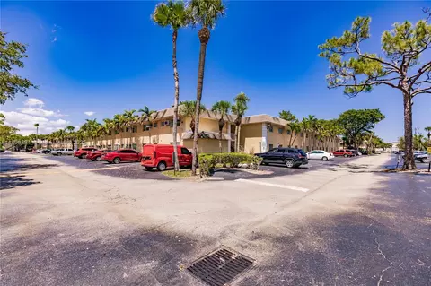 5156 NE 6th Ave #227, Oakland Park, FL 33334