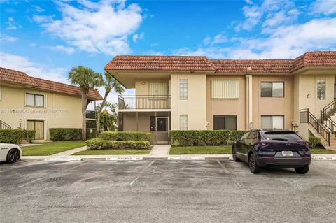 374 Lakeview Dr #101, Weston, FL 33326