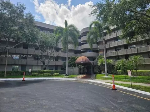 900 Colony Point Cir #505, Pembroke Pines, FL 33026