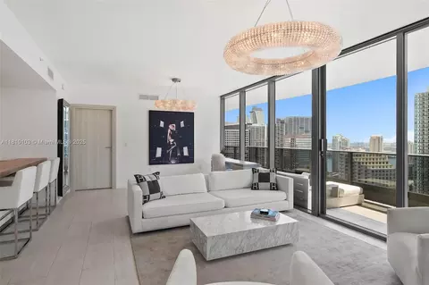 1000 Brickell Plz #4209, Miami, FL 33131