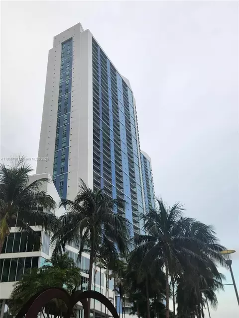 325 S Biscayne Blvd #1822, Miami, FL 33131