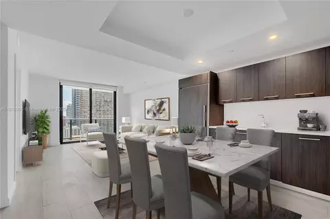 45 SW 9th St #2105, Miami, FL 33130
