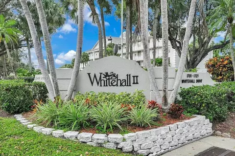 1709 Whitehall Dr #401, Davie, FL 33324