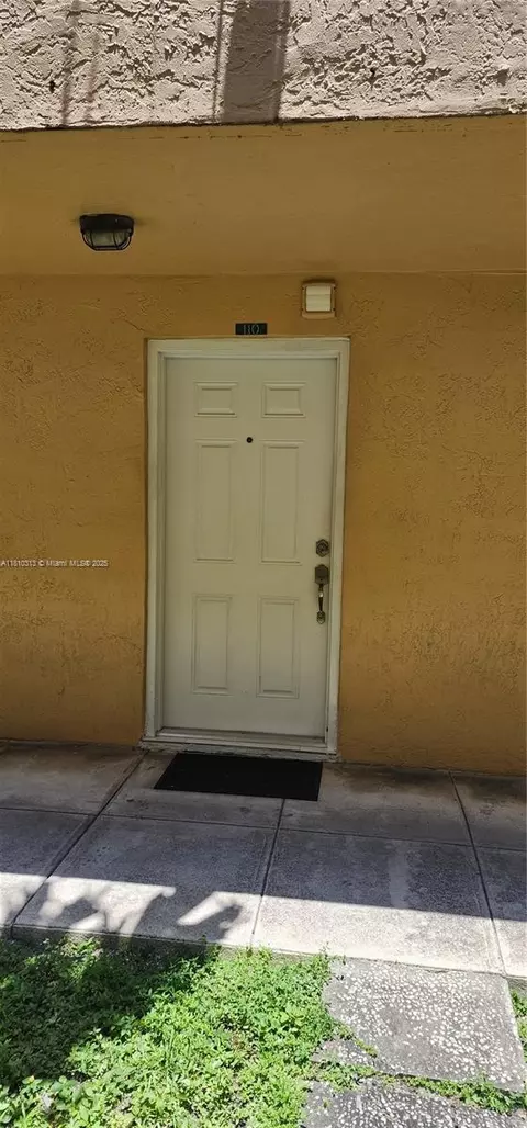 2985 W 80th St #110, Hialeah, FL 33018