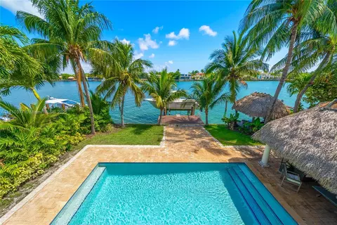 425 N Shore Dr, Miami Beach, FL 33141