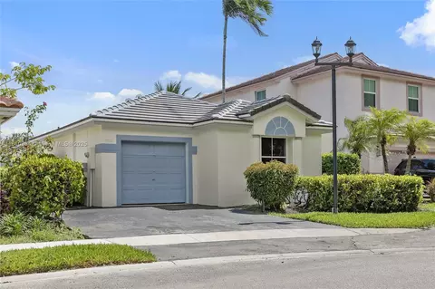 7572 NW 3rd St, Plantation, FL 33317