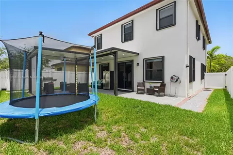 Exterior - 3534 W 106th St, Hialeah, FL 33018 photo 2 of 2