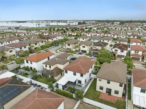 View/Area - 3534 W 106th St, Hialeah, FL 33018 photo 5 of 8