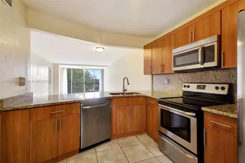 1780 NE 191st St #412-2, Miami, FL 33179