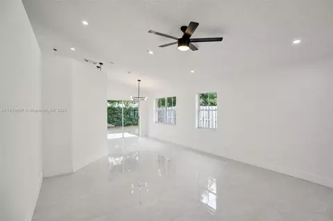 7325 Flores Way, Margate, FL 33063 photo 4
