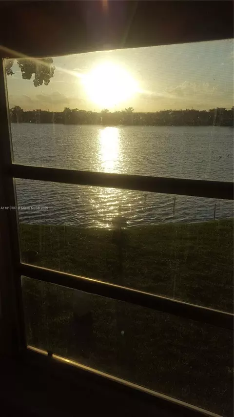 19080 NE 3rd Ct #318, Miami, FL 33179