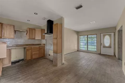 Living - 15101 Harrison St, Miami, FL 33176 photo 2 of 4