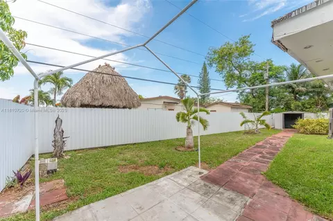 Exterior - 15101 Harrison St, Miami, FL 33176 photo 4 of 6